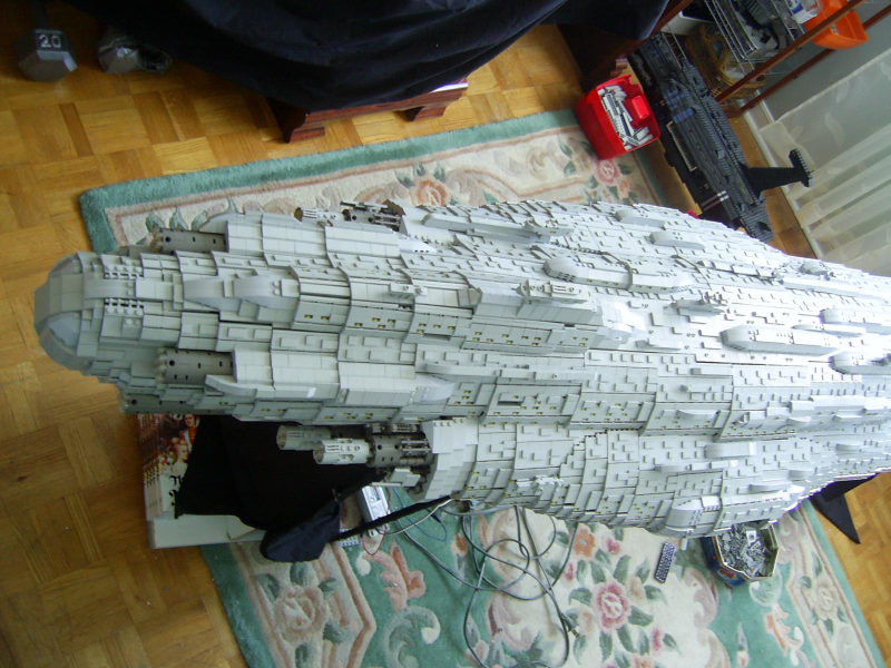 Illustration for article titled 52-pound Lego Mon Calamari Star Cruiser Can Kill Darth Vader on Impact